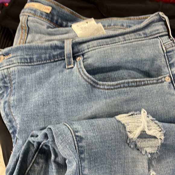 Levi’s 711 Skinny Fit Distressed Jeans, size 20W. - Picture 7 of 7